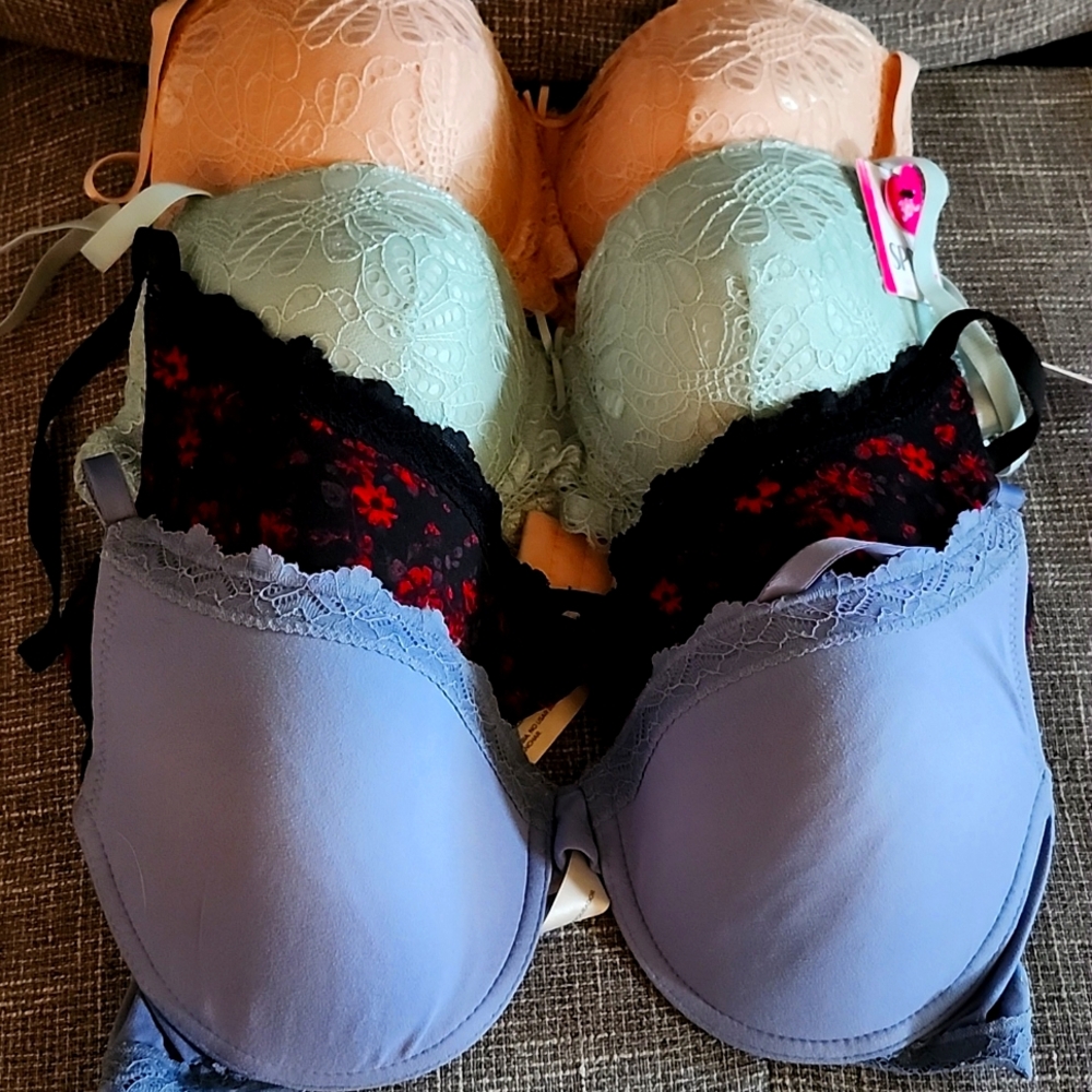 Bundle Of 4 Womans Bras 36 C